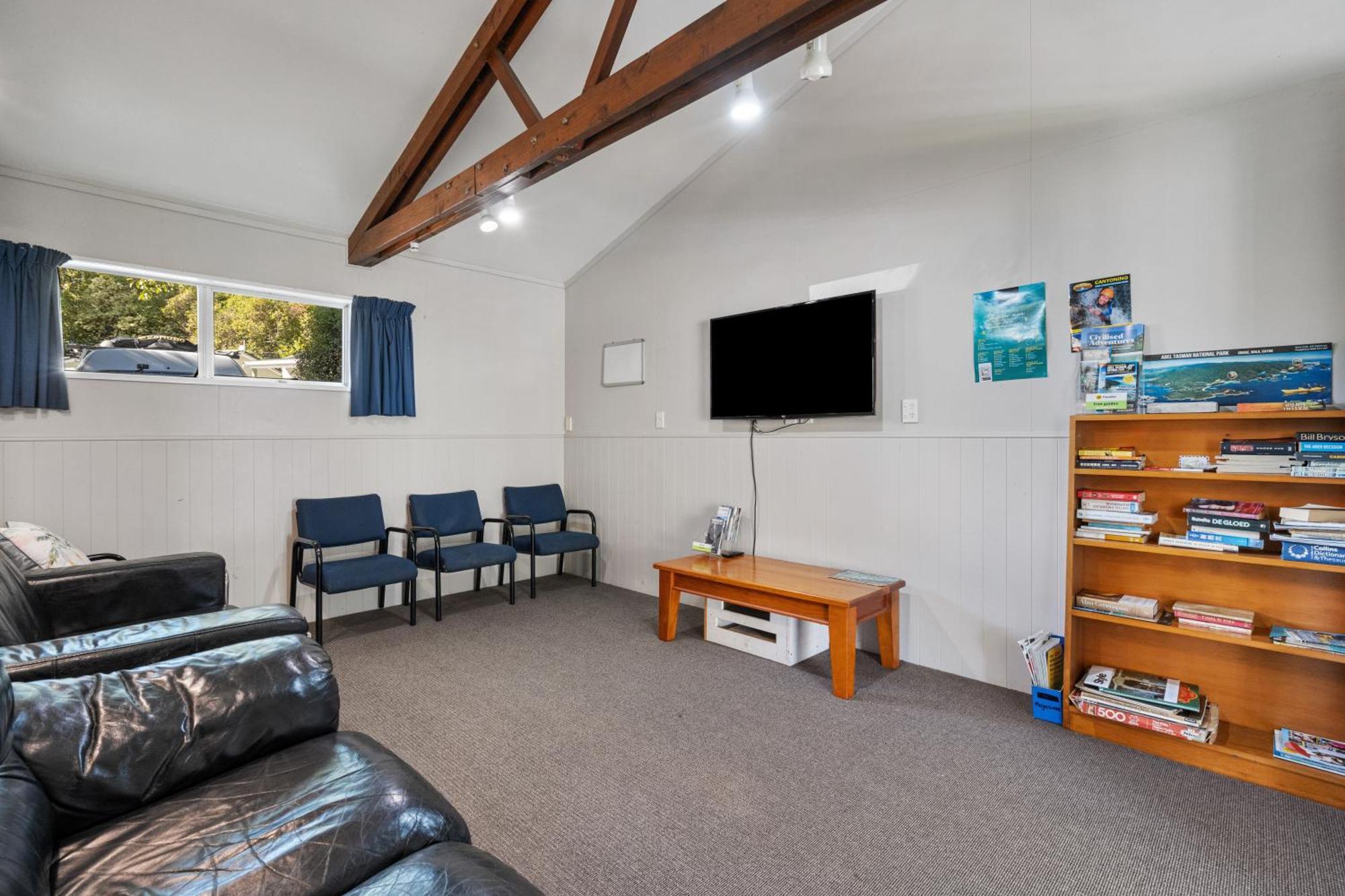 Tasman Holiday Parks พิคตัน ภายนอก รูปภาพ The lounge at the hostel
