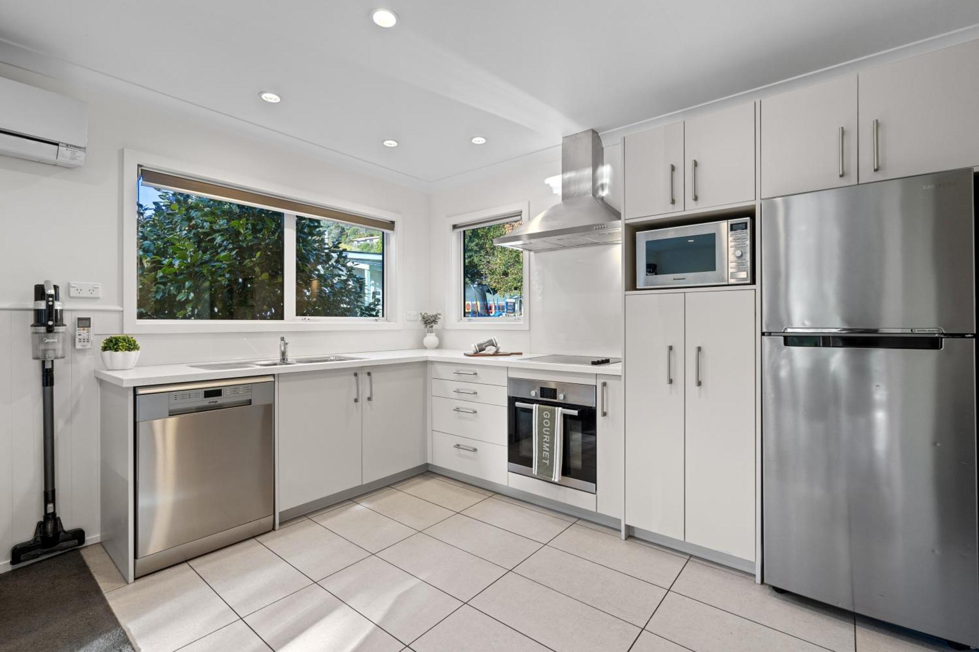 Tasman Holiday Parks พิคตัน ภายนอก รูปภาพ A modern Australian kitchen