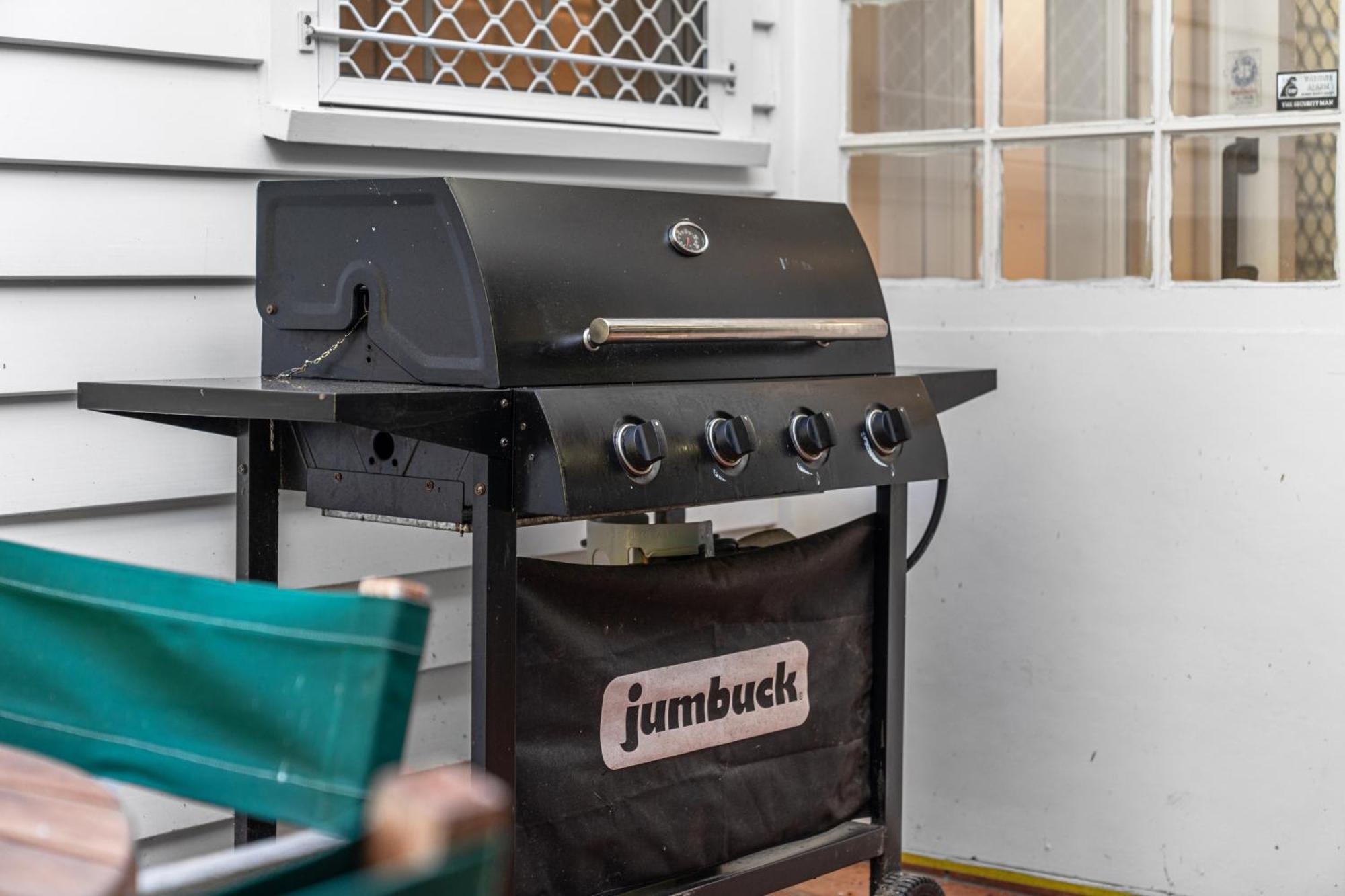 Tasman Holiday Parks พิคตัน ภายนอก รูปภาพ A gas barbecue