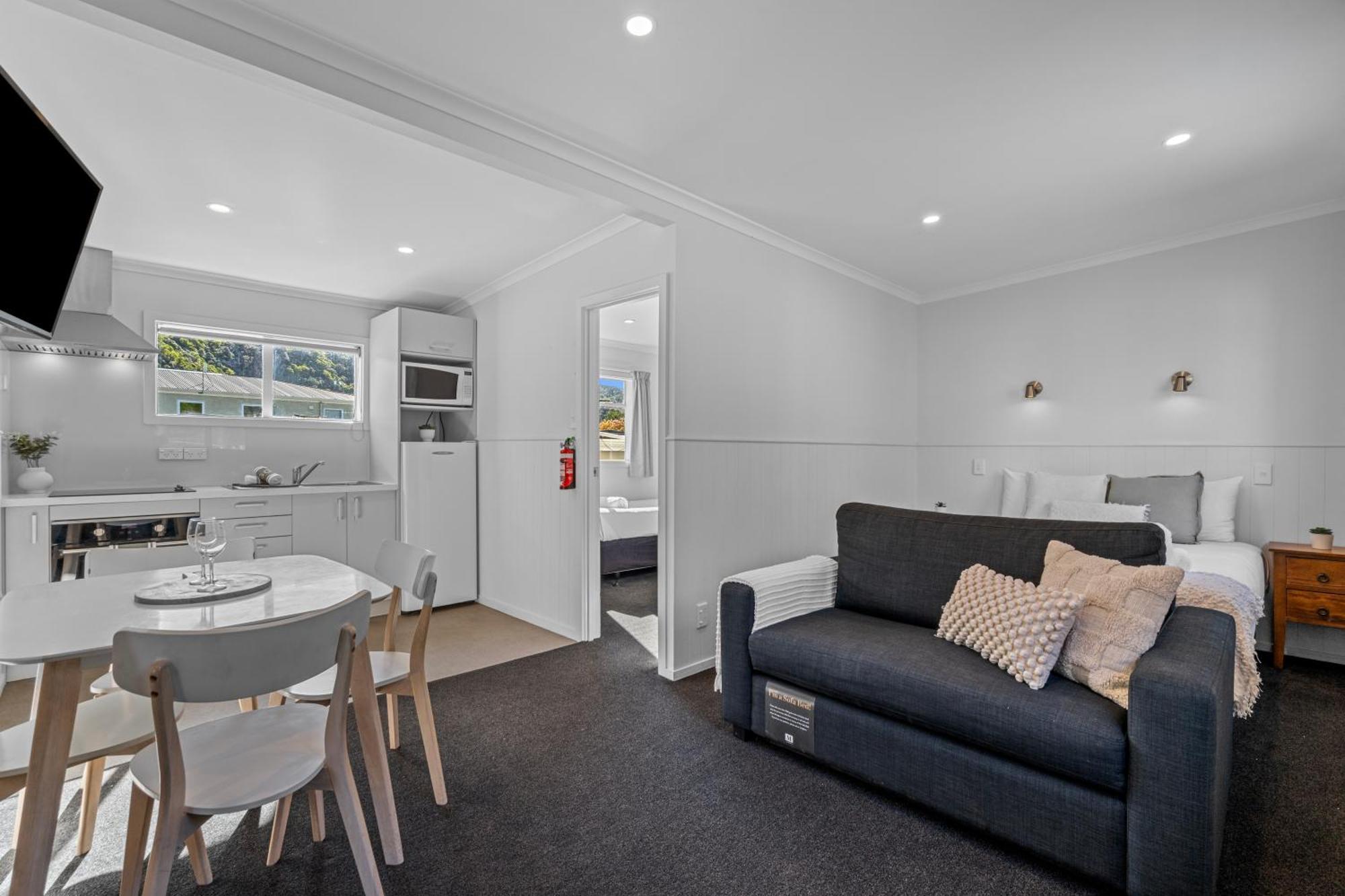 Tasman Holiday Parks พิคตัน ภายนอก รูปภาพ A typical studio apartment