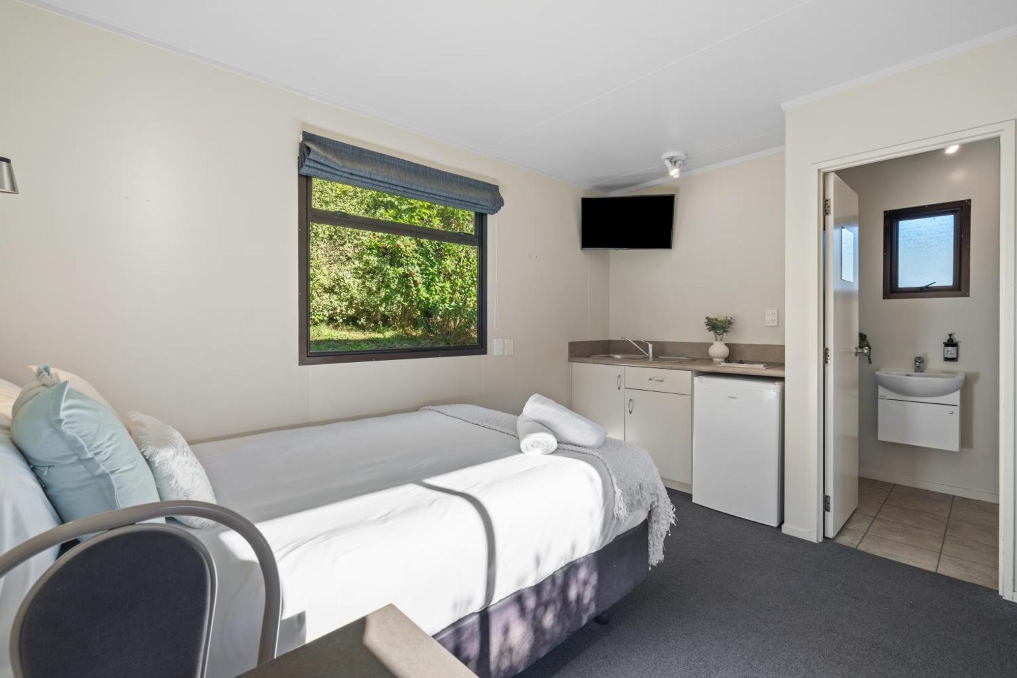 Tasman Holiday Parks พิคตัน ภายนอก รูปภาพ A studio apartment