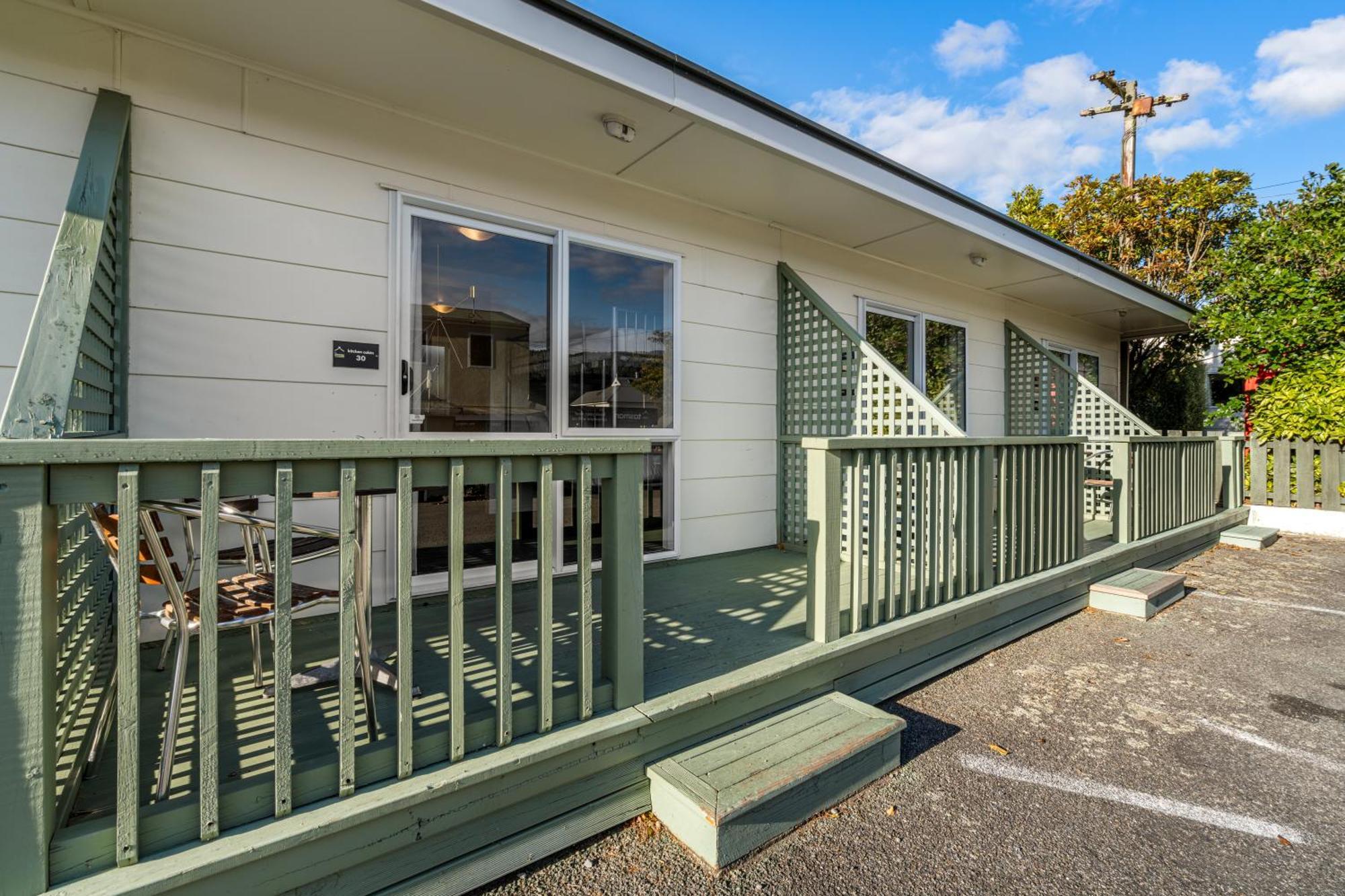 Tasman Holiday Parks พิคตัน ภายนอก รูปภาพ A typical motel room in New Zealand