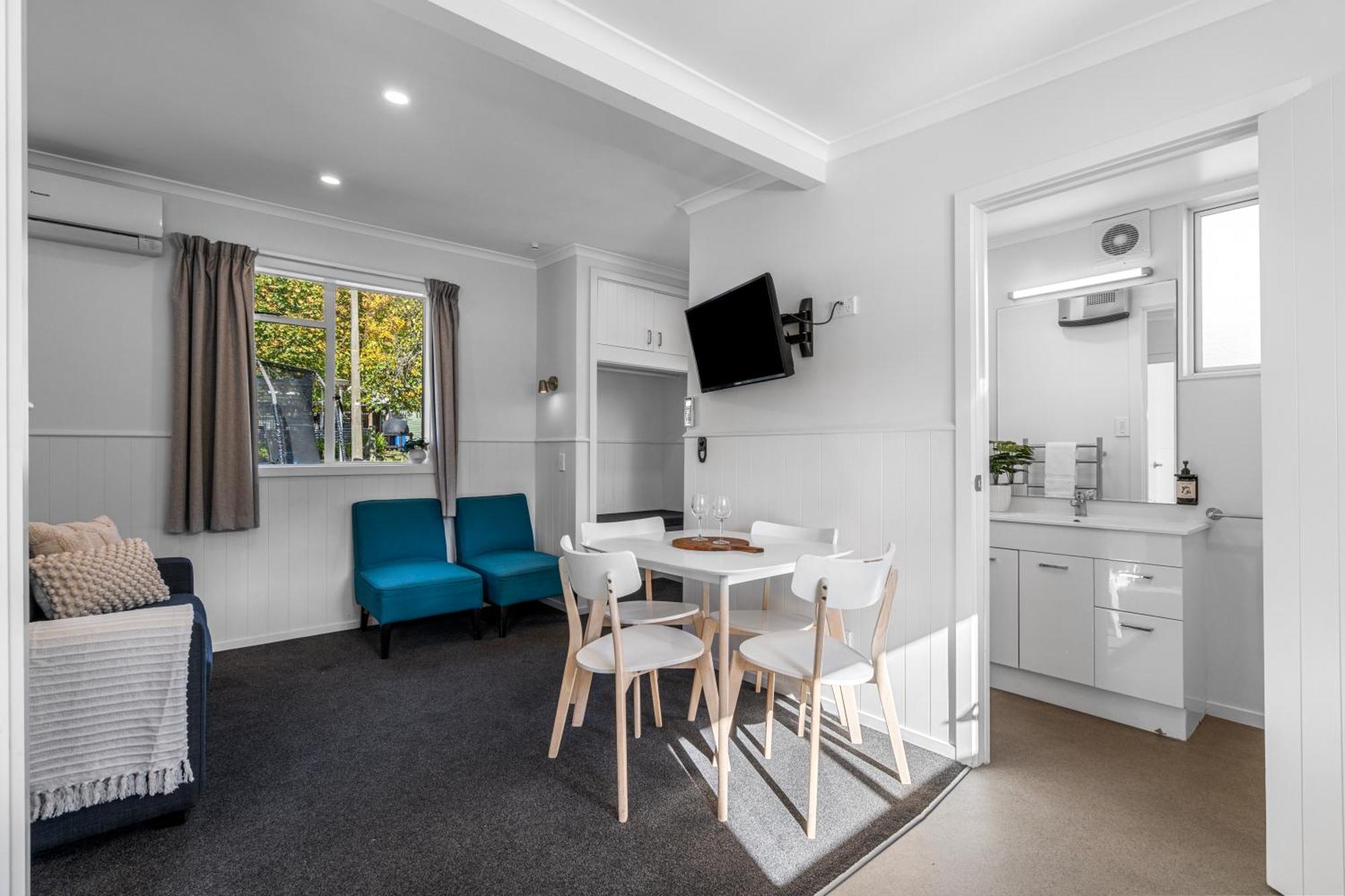 Tasman Holiday Parks พิคตัน ภายนอก รูปภาพ A typical studio apartment