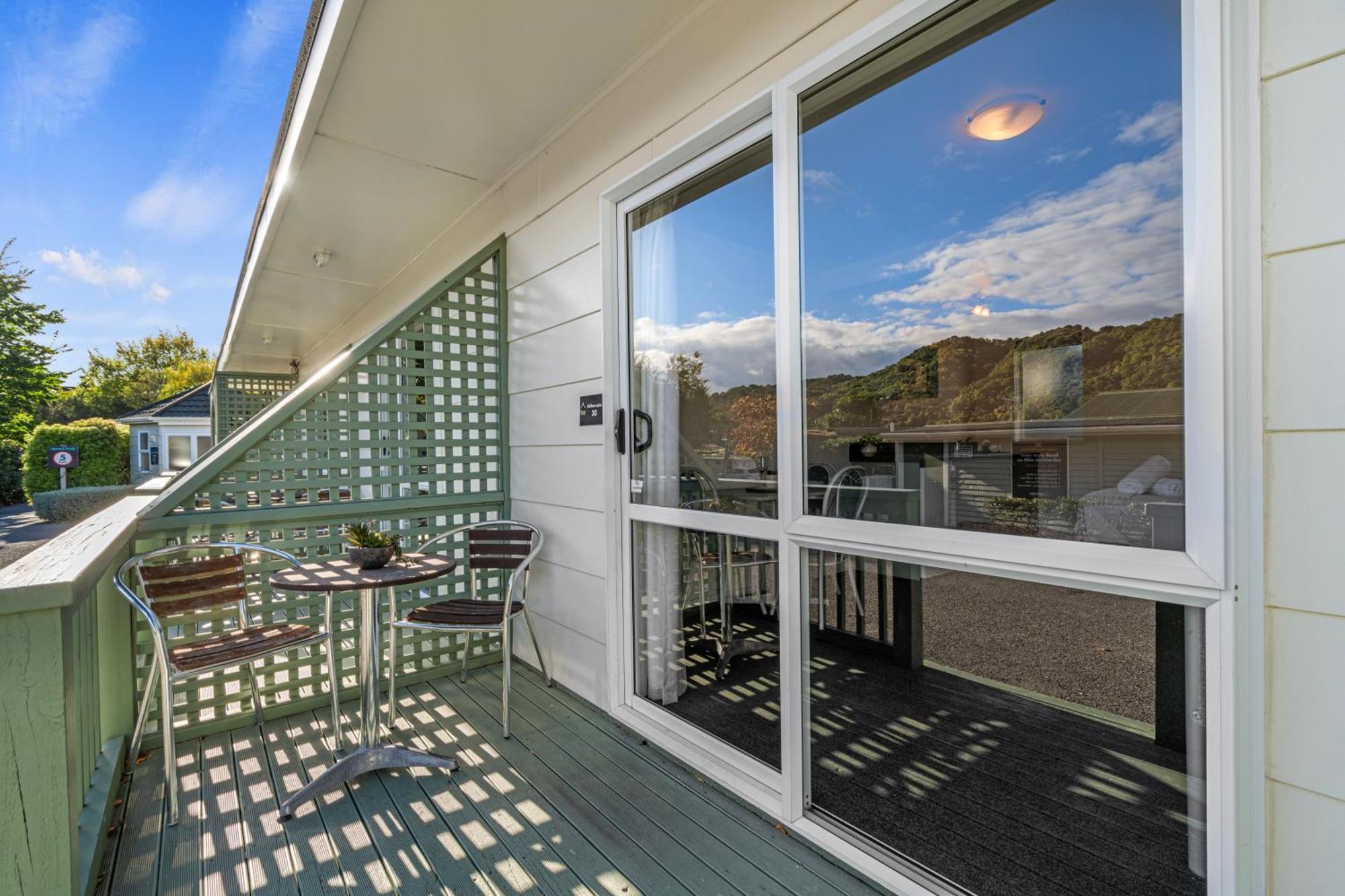 Tasman Holiday Parks พิคตัน ภายนอก รูปภาพ A sliding door