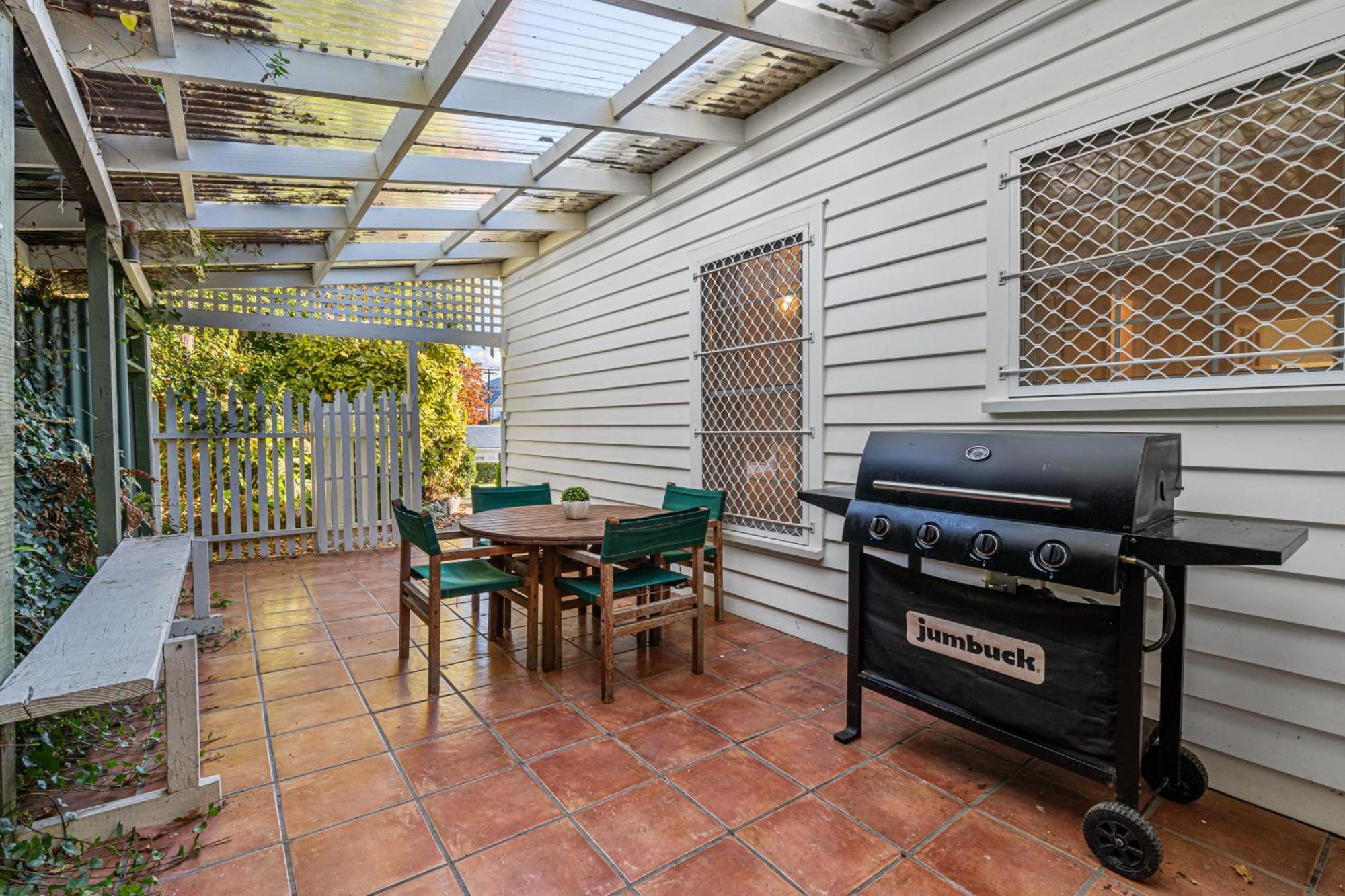 Tasman Holiday Parks พิคตัน ภายนอก รูปภาพ A backyard barbecue
