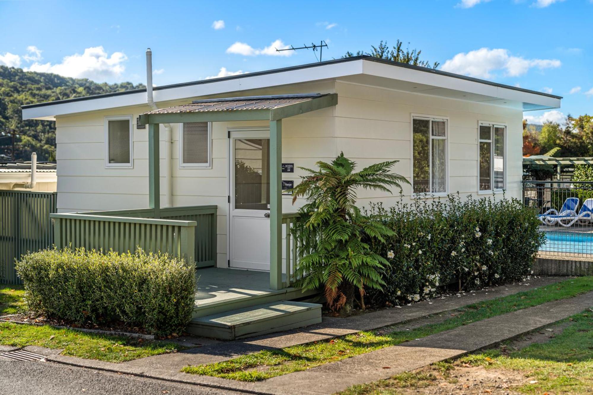 Tasman Holiday Parks พิคตัน ภายนอก รูปภาพ A typical villa at the resort